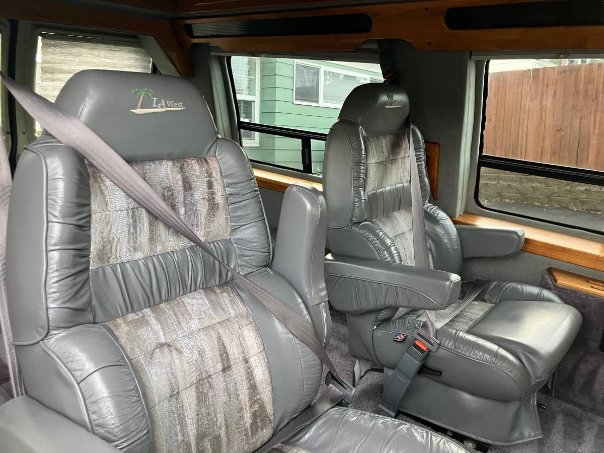 Ford-e150-conversion-van-1995-silver-13