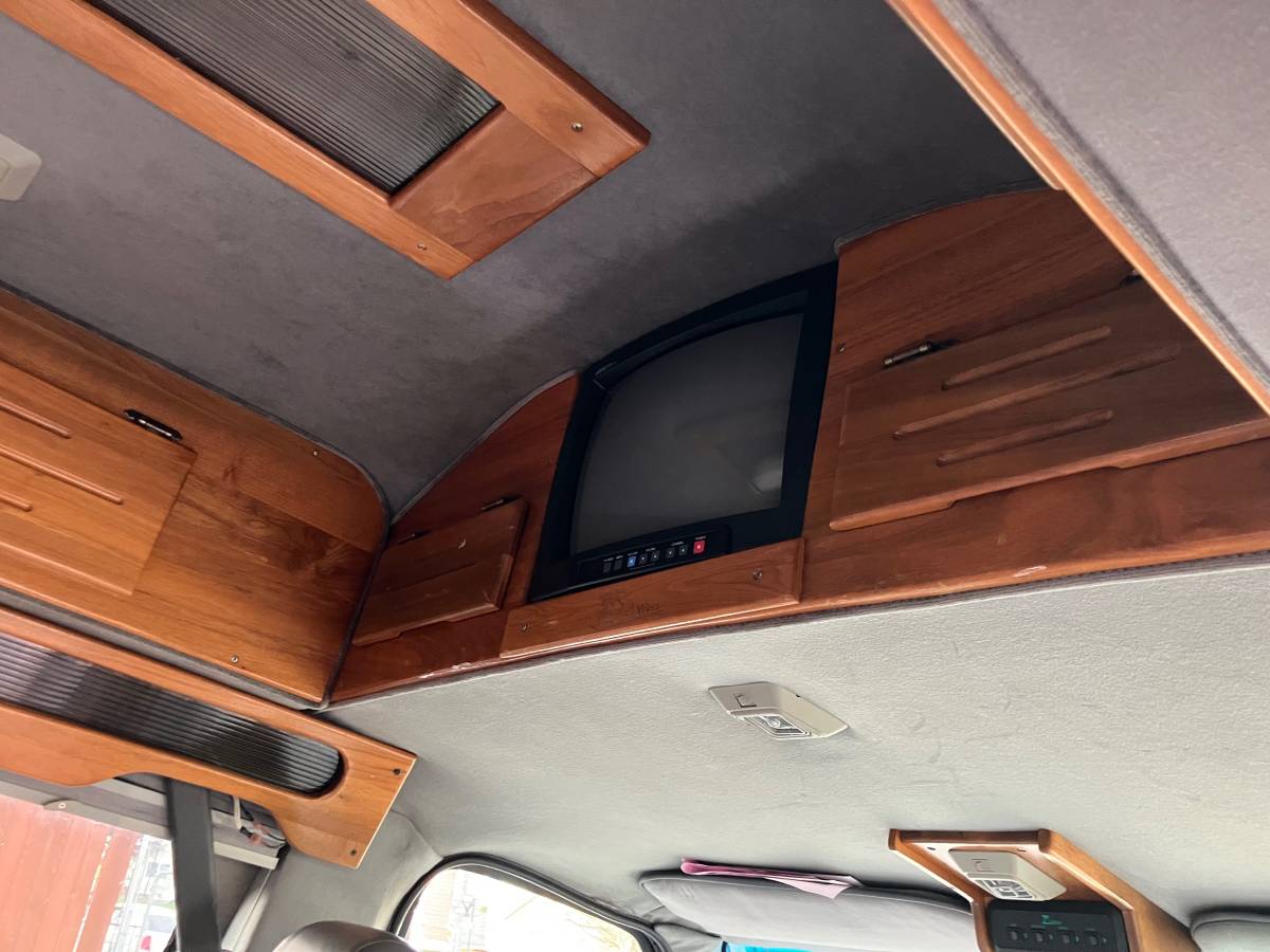 Ford-e150-conversion-van-1995-silver-14