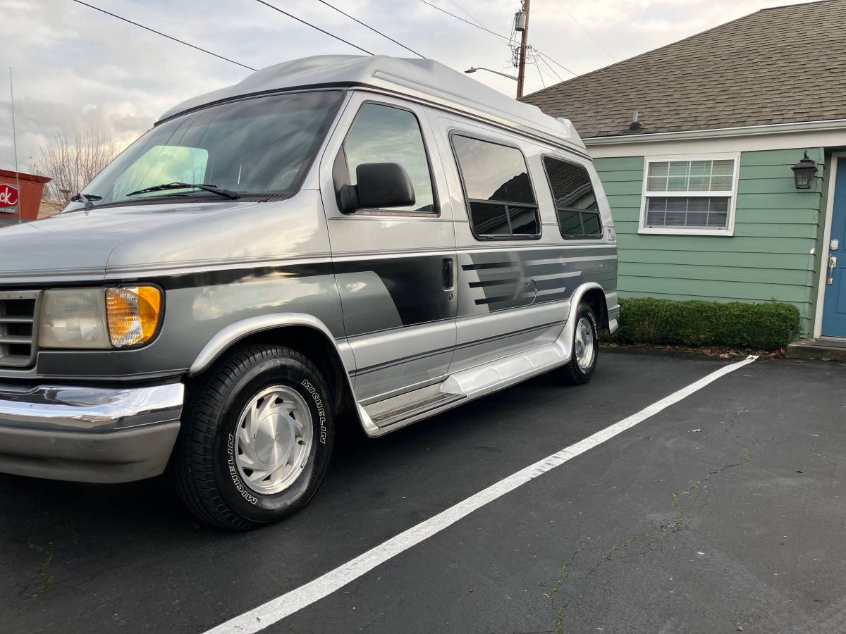 Ford-e150-conversion-van-1995-silver-3