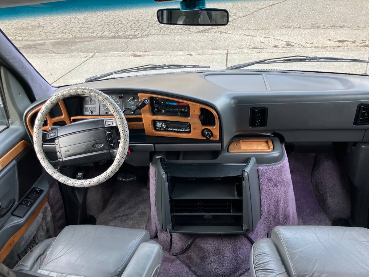 Ford-e150-conversion-van-1995-silver-5
