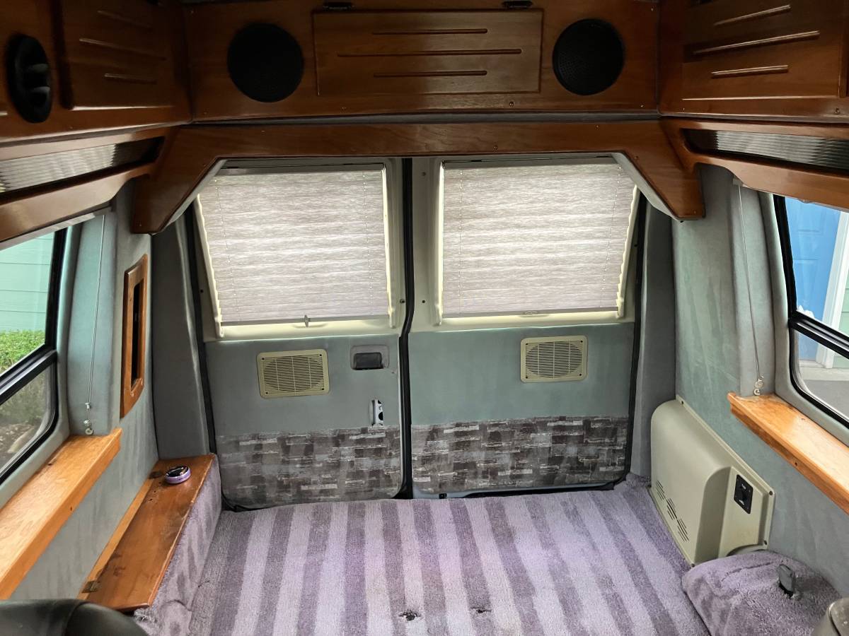 Ford-e150-conversion-van-1995-silver-6