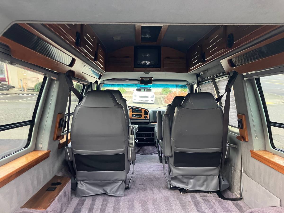 Ford-e150-conversion-van-1995-silver-7