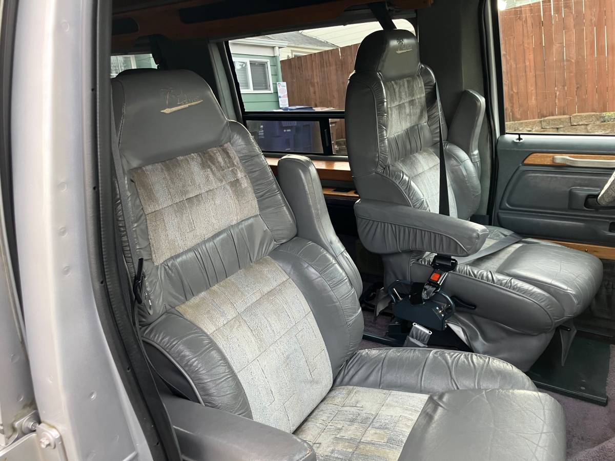 Ford-e150-conversion-van-1995-silver-8