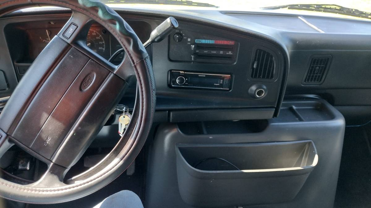 Ford-e150-van-white-1995-white-15