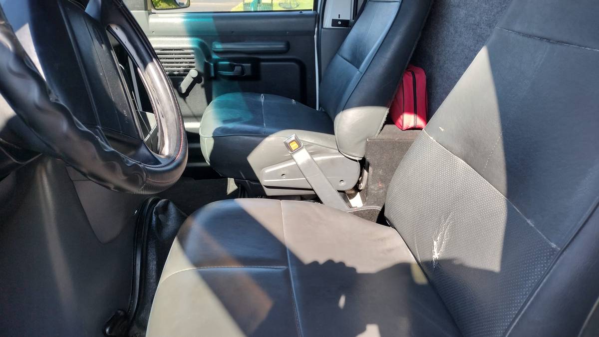 Ford-e150-van-white-1995-white-16