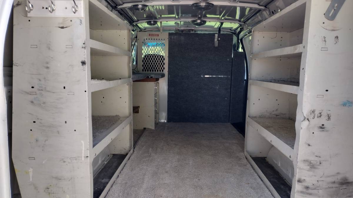 Ford-e150-van-white-1995-white-19