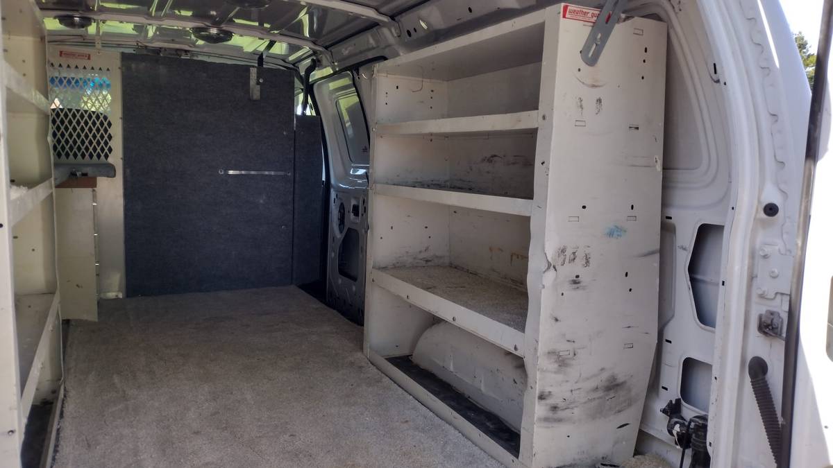 Ford-e150-van-white-1995-white