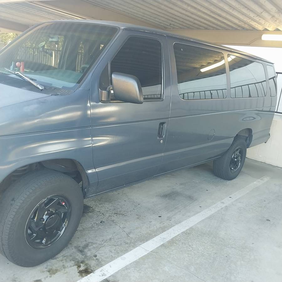 Ford-e350-15-passenger-van-1996-2
