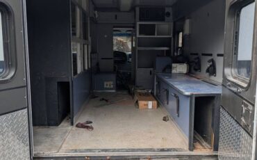 Ford-e350-diesel-1995-white-3