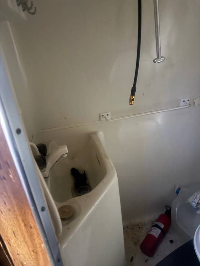 Ford-e350-econoline-van-1986-black-15