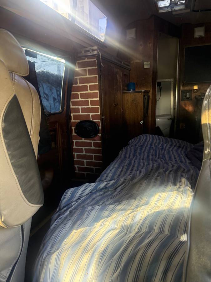 Ford-e350-econoline-van-1986-black-17