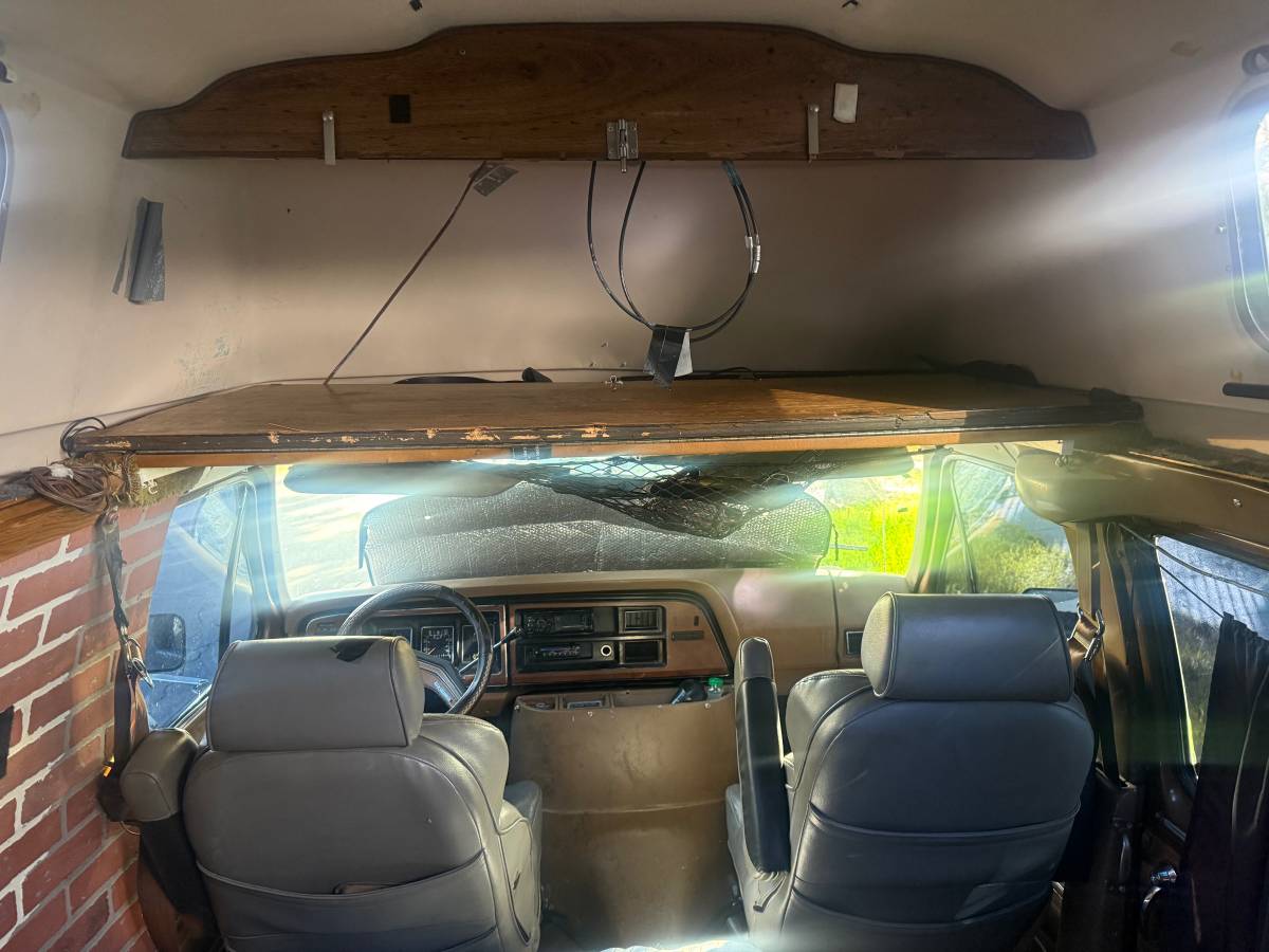 Ford-e350-econoline-van-1986-black-18