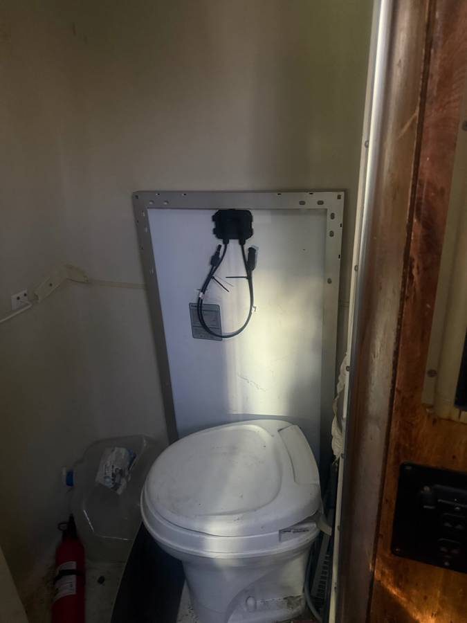 Ford-e350-econoline-van-1986-black-3