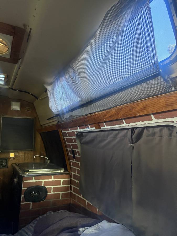 Ford-e350-econoline-van-1986-black-5