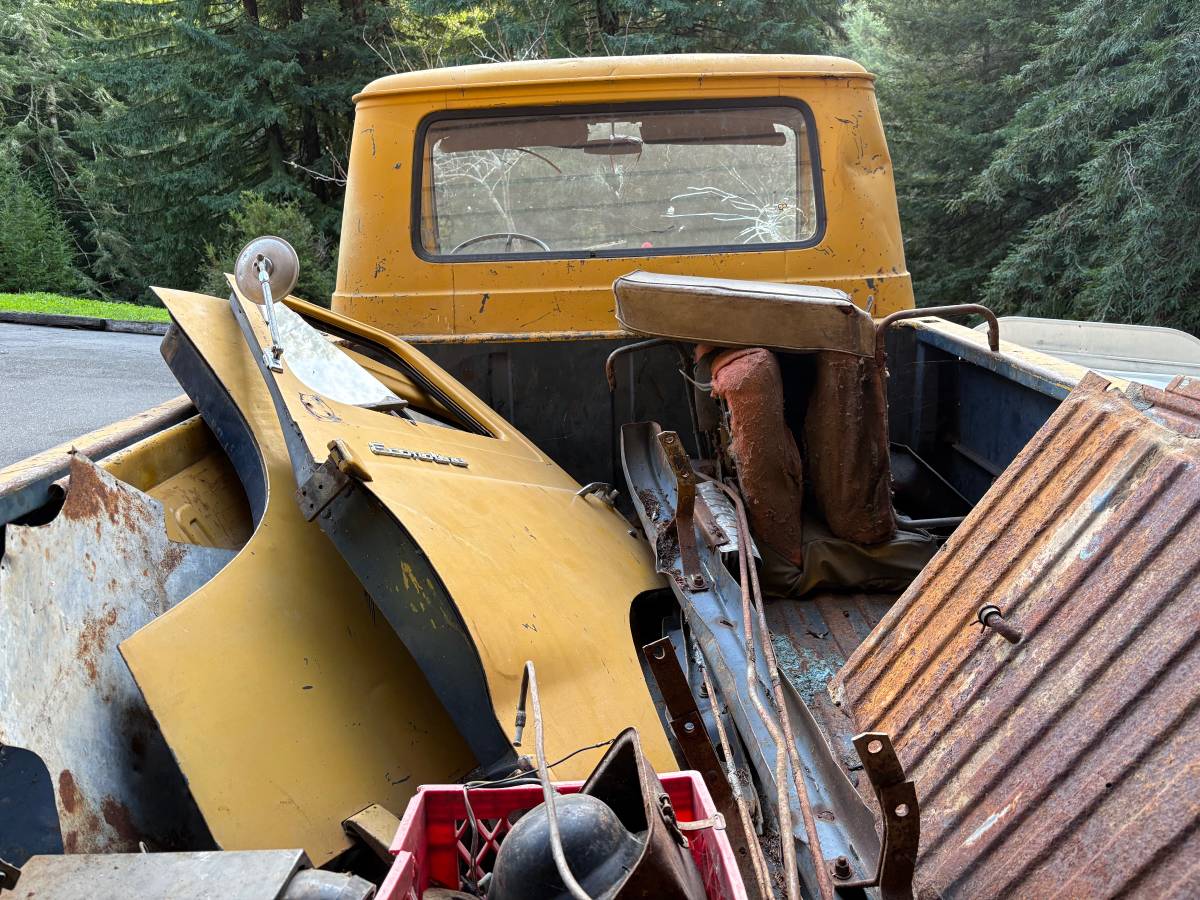 Ford-econoline-1963-yellow-3