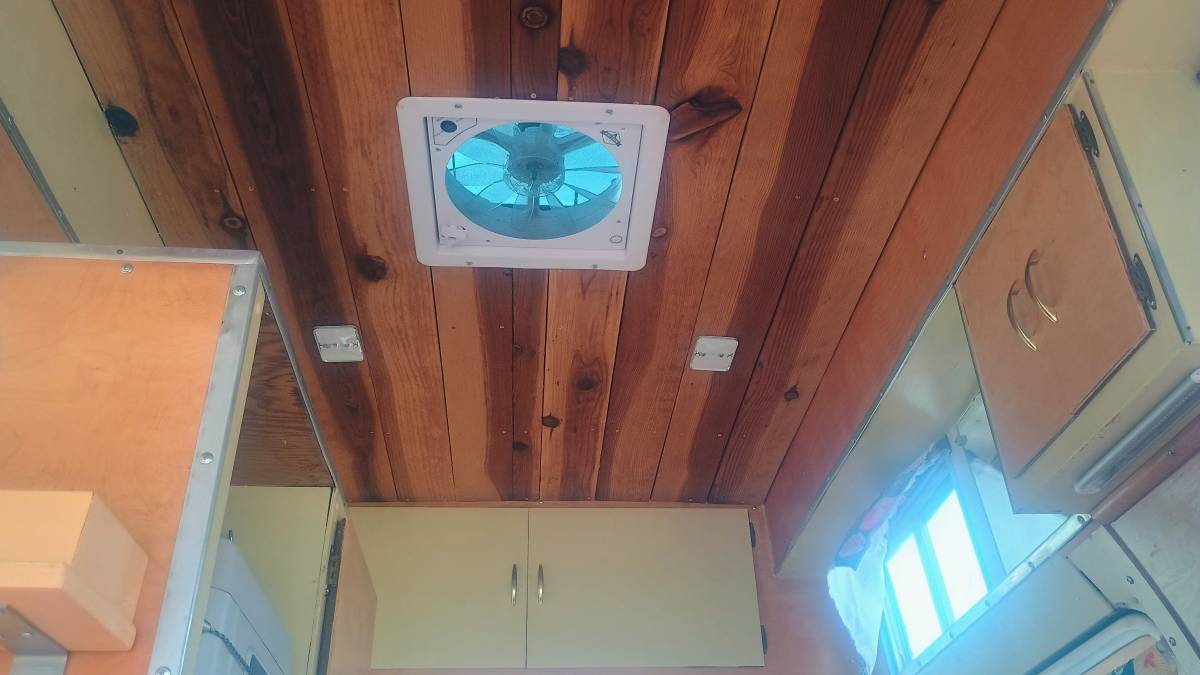 Ford-econoline-1969-11