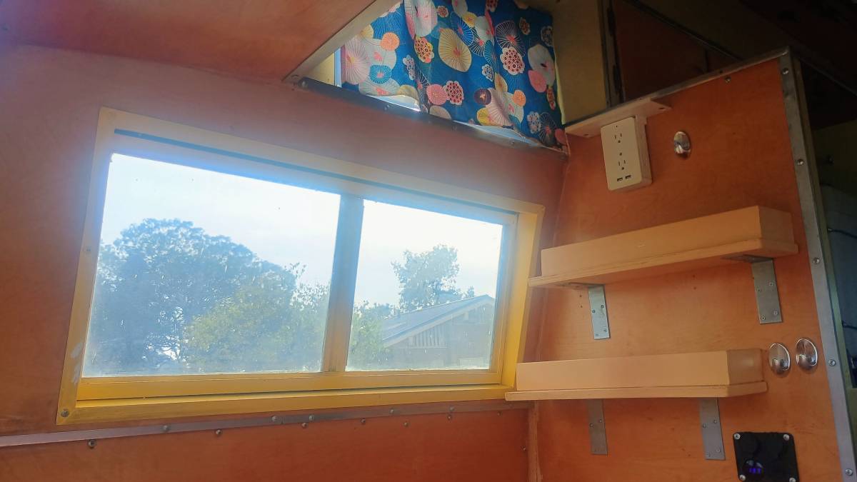 Ford-econoline-1969-12