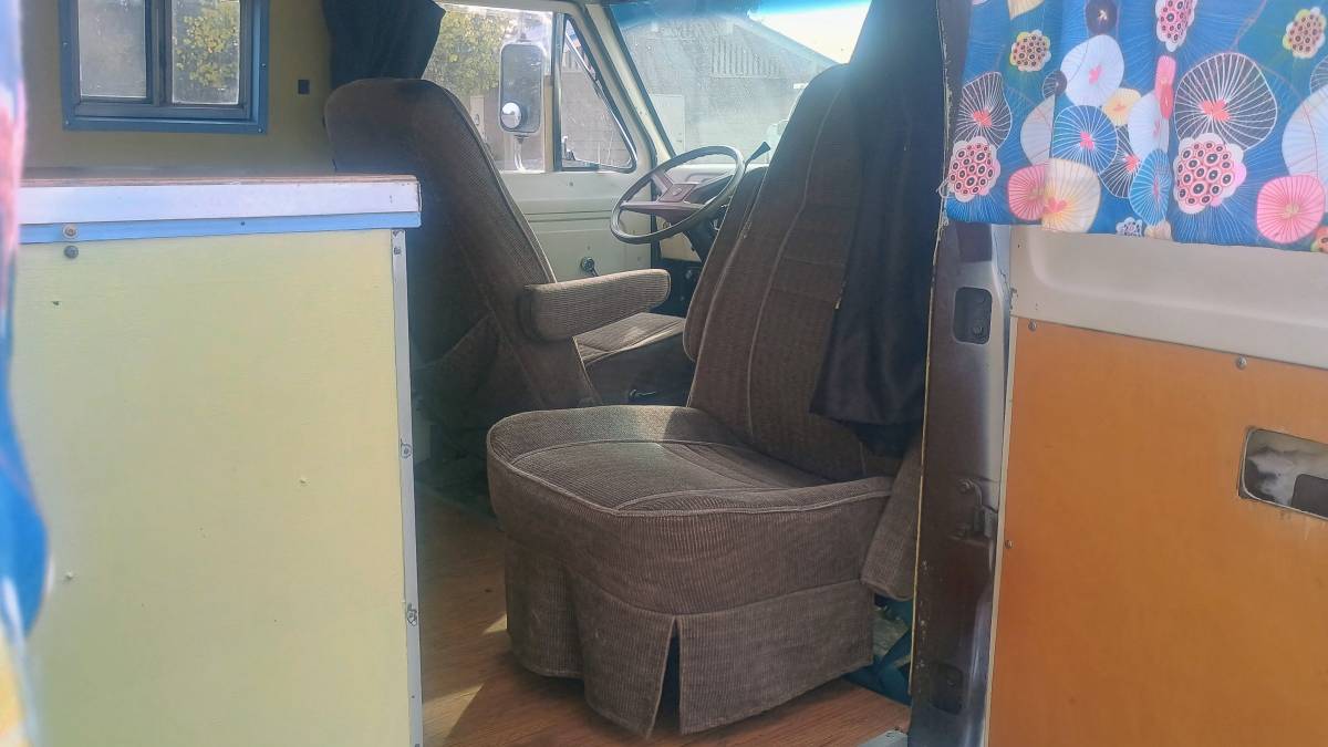 Ford-econoline-1969-14