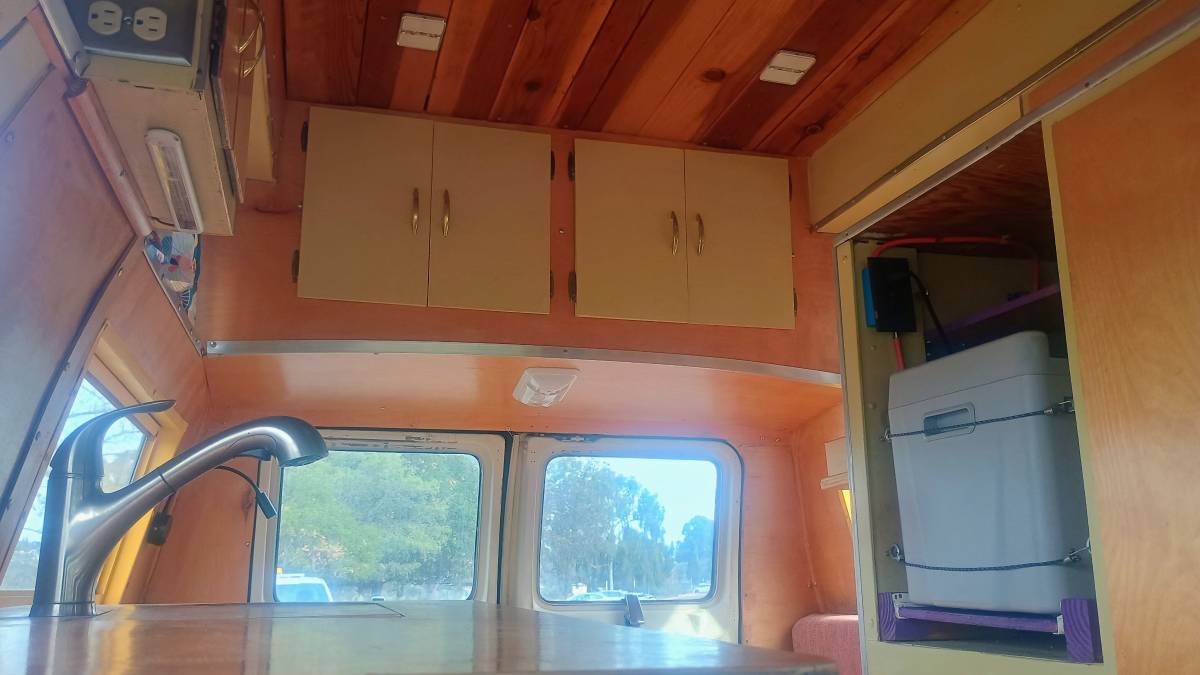 Ford-econoline-1969-15