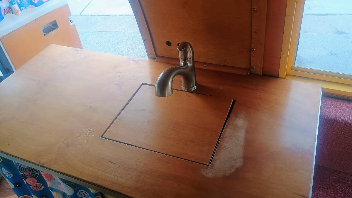 Ford-econoline-1969-17