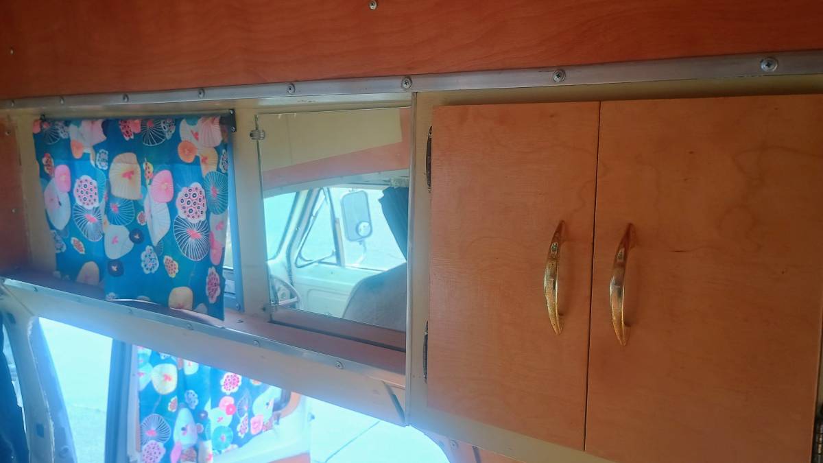 Ford-econoline-1969-2