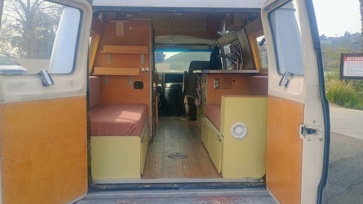 Ford-econoline-1969-9