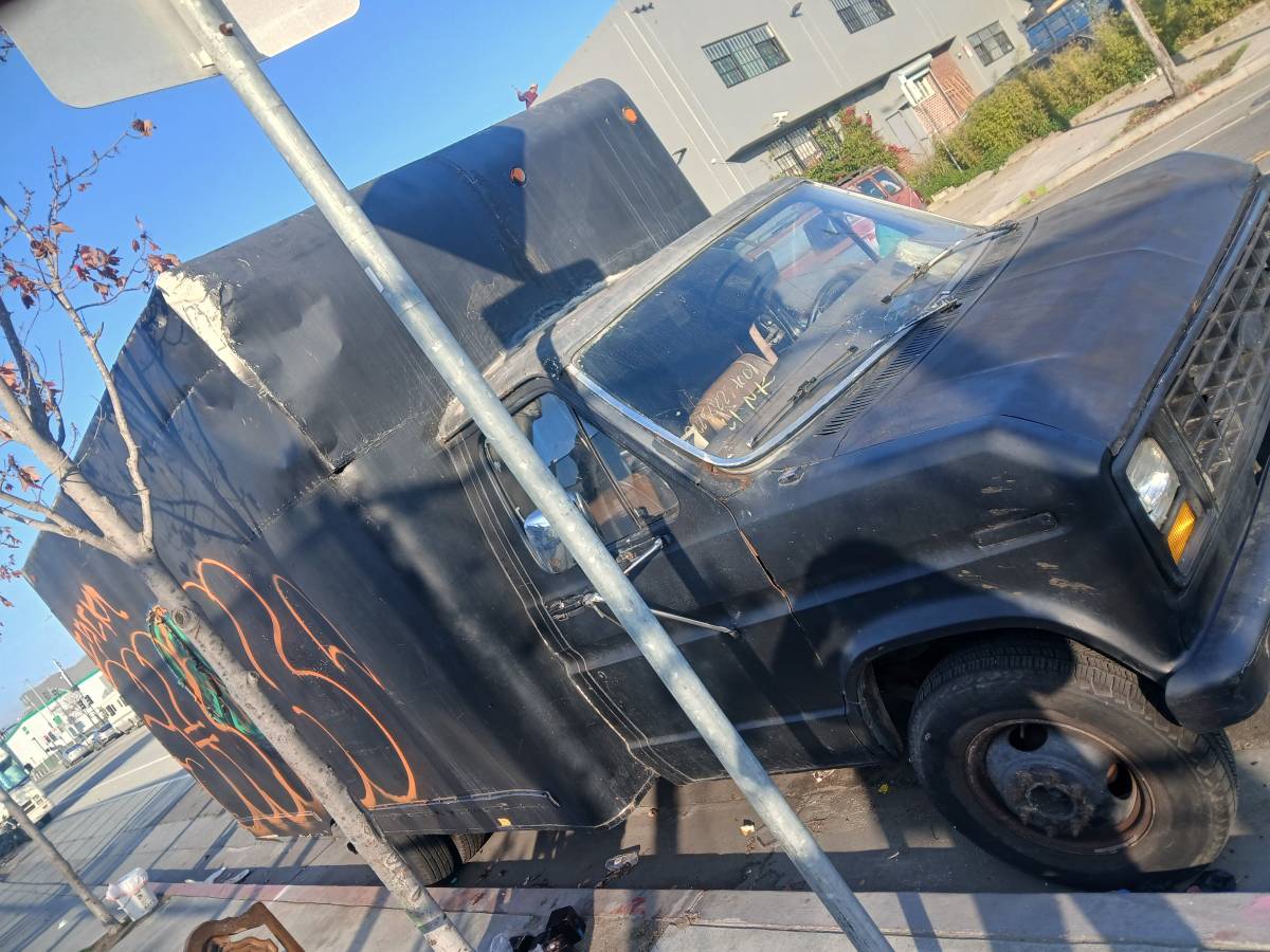 Ford-econoline-1986-black-1