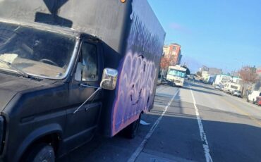 Ford-econoline-1986-black-3