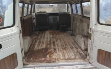 Ford-econoline-cargo-van-1973-white-3