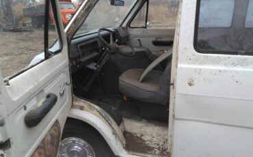 Ford-econoline-cargo-van-1973-white-4