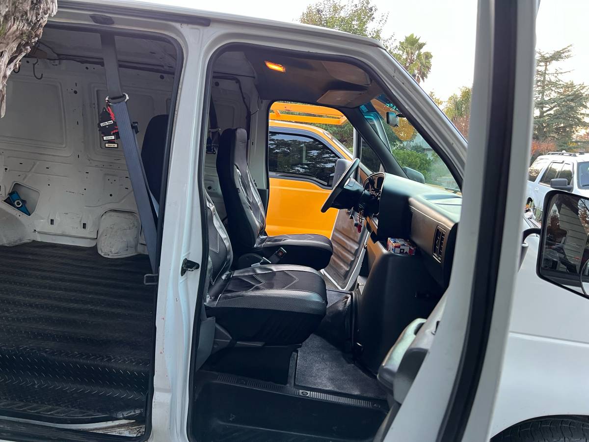 Ford-econoline-e150-cargo-van-1995-white-11