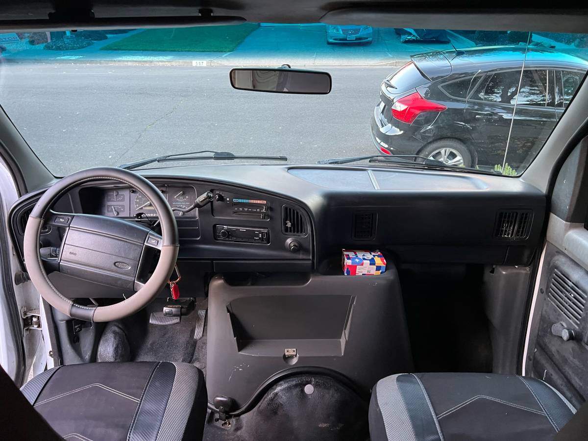 Ford-econoline-e150-cargo-van-1995-white-2