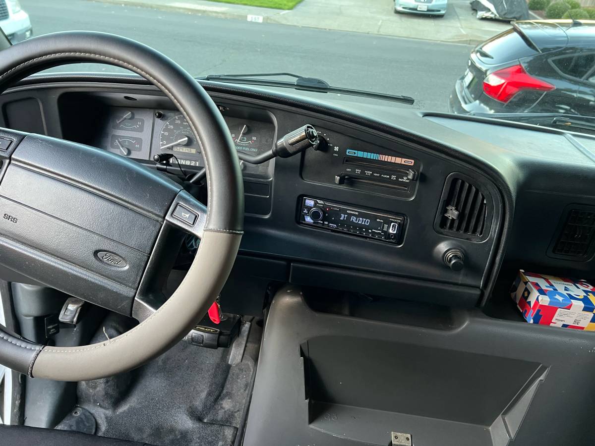 Ford-econoline-e150-cargo-van-1995-white-3