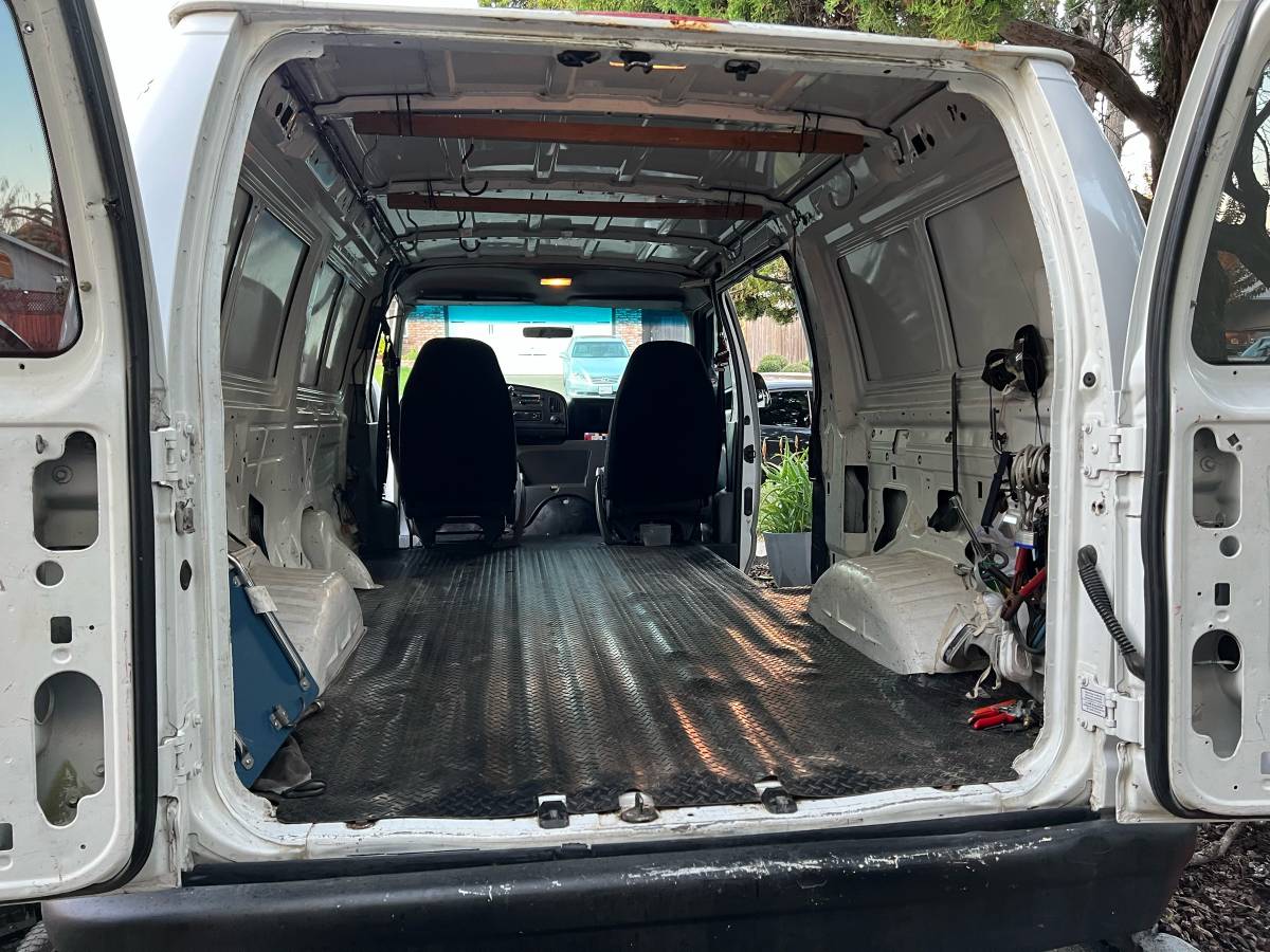 Ford-econoline-e150-cargo-van-1995-white-5