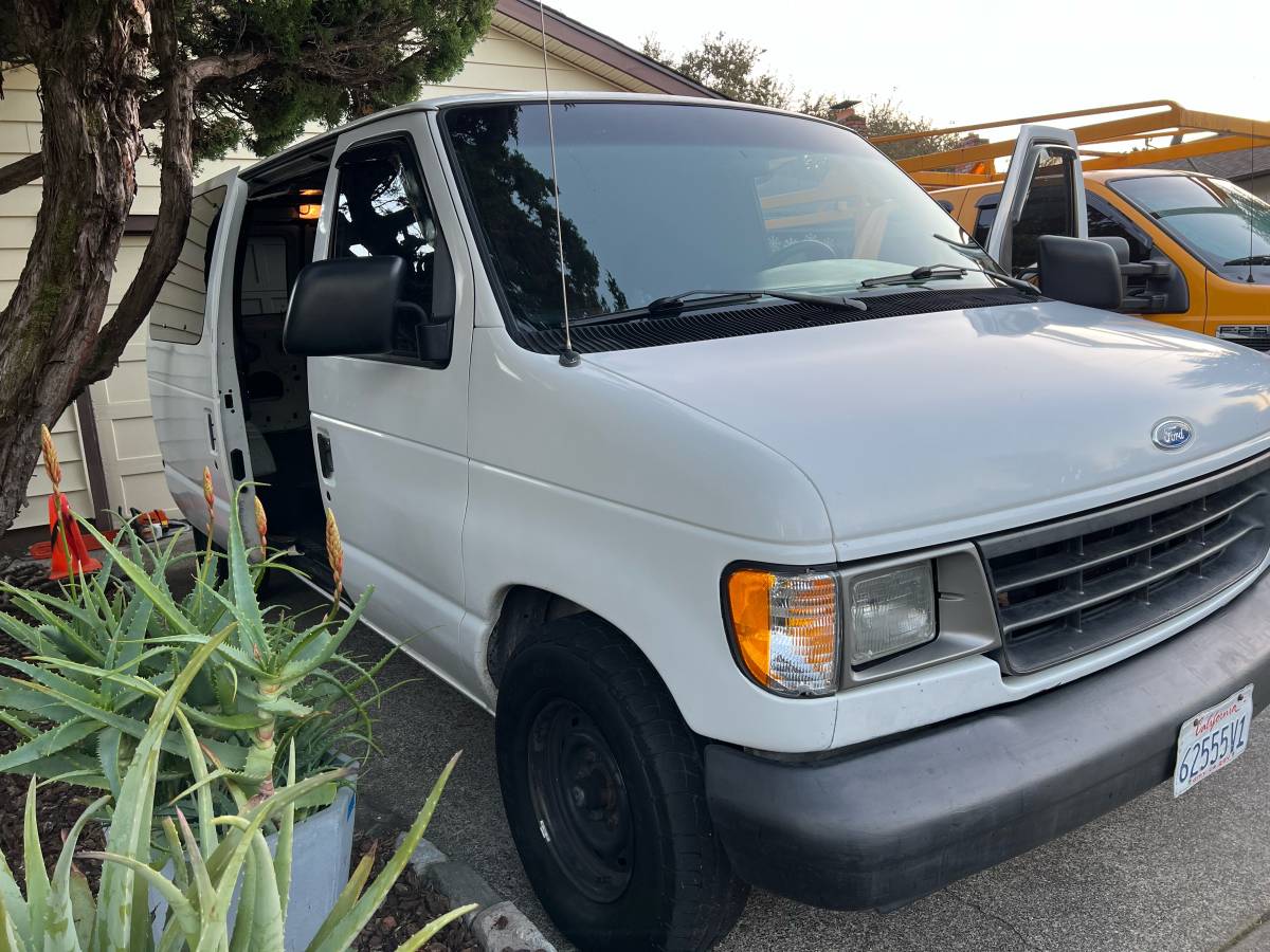 Ford-econoline-e150-cargo-van-1995-white