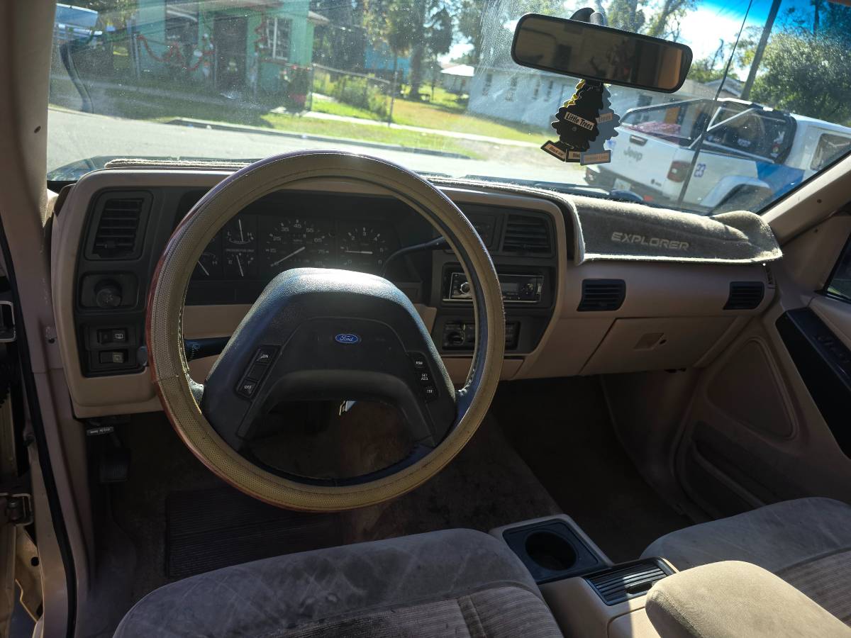 Ford-explorer-xlt-1992-green-11