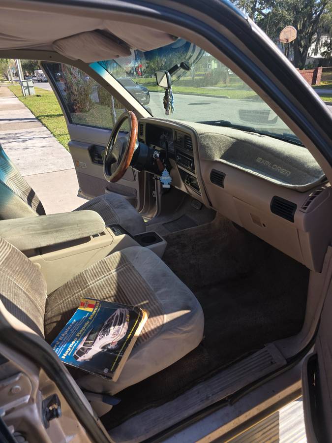 Ford-explorer-xlt-1992-green-13