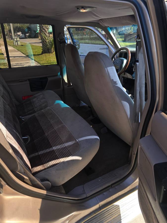 Ford-explorer-xlt-1992-green-14