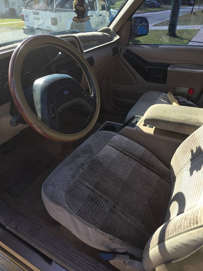 Ford-explorer-xlt-1992-green-20