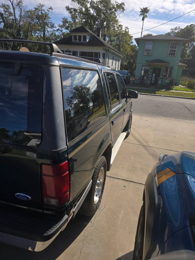 Ford-explorer-xlt-1992-green-3