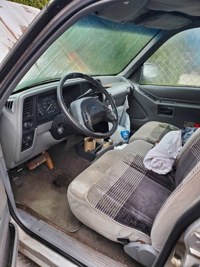 Ford-explorer-xlt-1992-silver-4