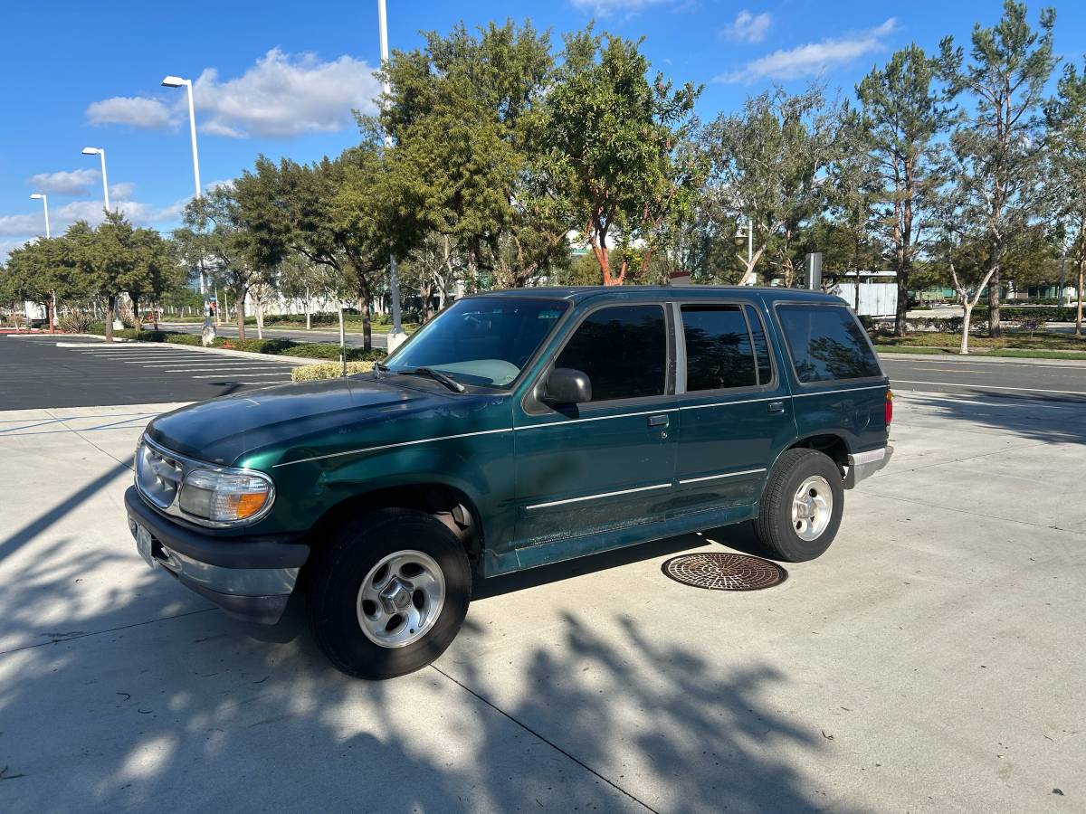 Ford-explorer-xlt-1996-green-1