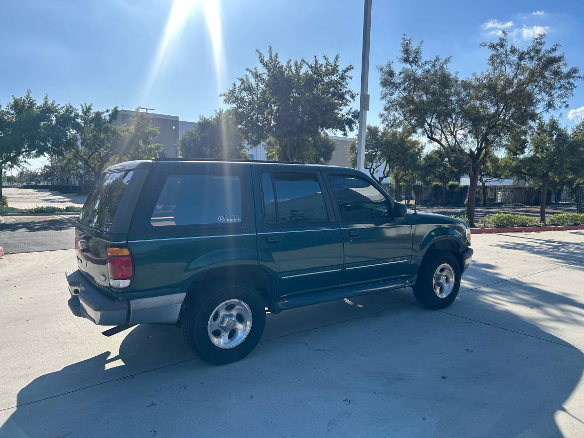 Ford-explorer-xlt-1996-green-3