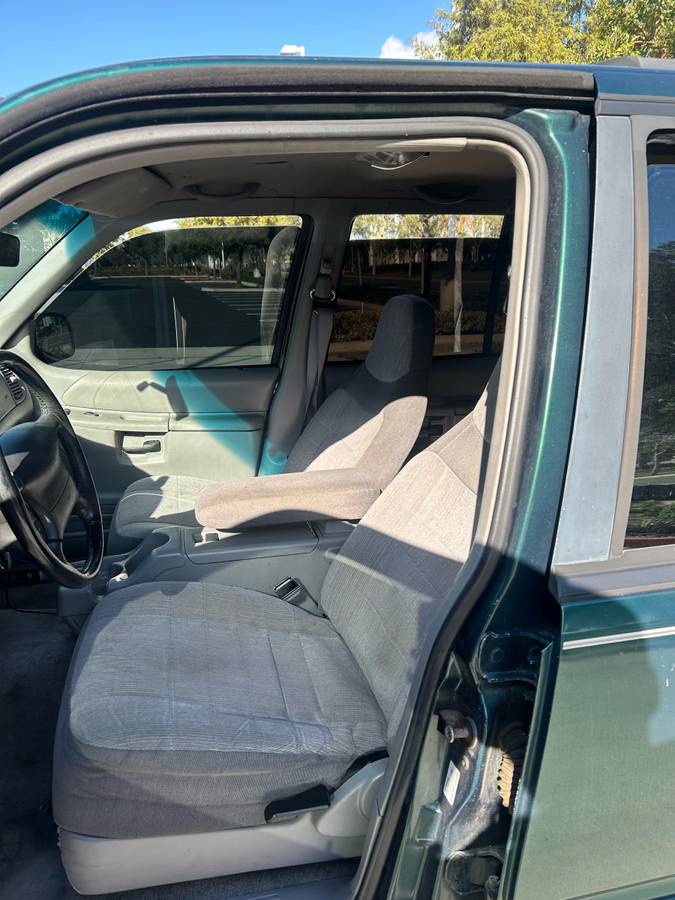 Ford-explorer-xlt-1996-green-4