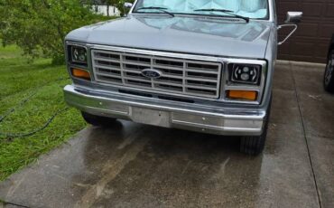 Ford-f-150-1984-silver-1
