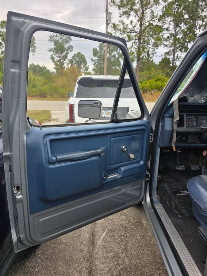 Ford-f-150-1984-silver-6