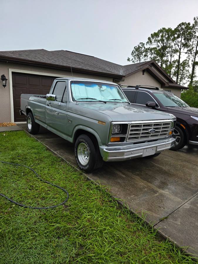 Ford-f-150-1984-silver
