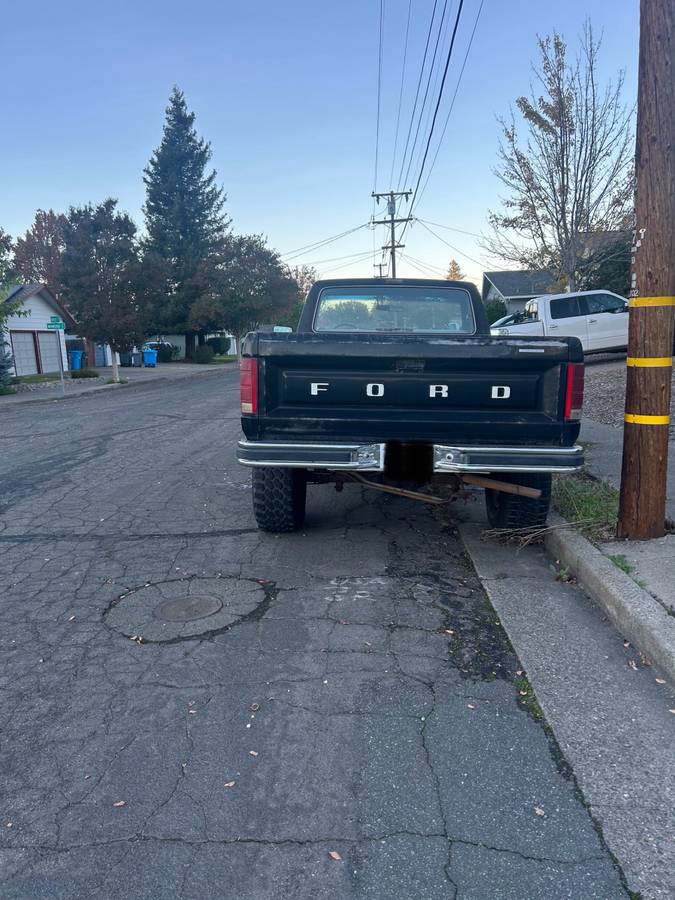 Ford-f-150-1985-4