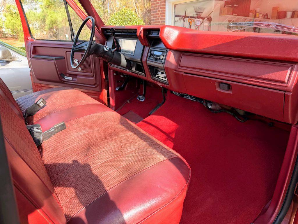 Ford-f-150-1985-red-10
