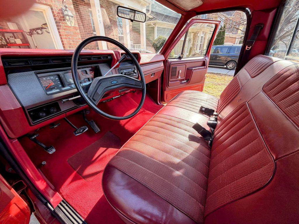 Ford-f-150-1985-red-11